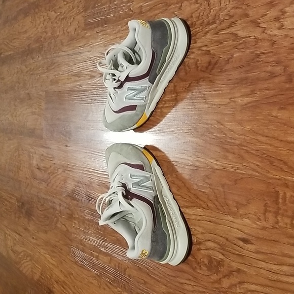 New Balance - Picture 3 of 5